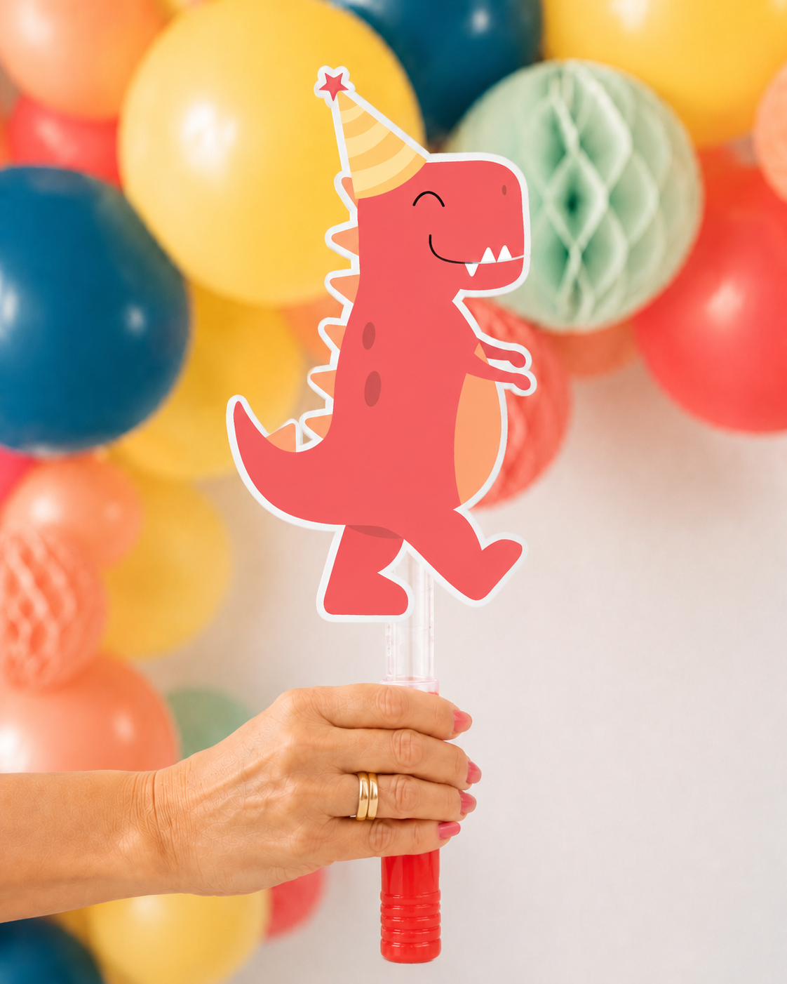 Lembrancinha modelo dinossauro com chapéu de festa